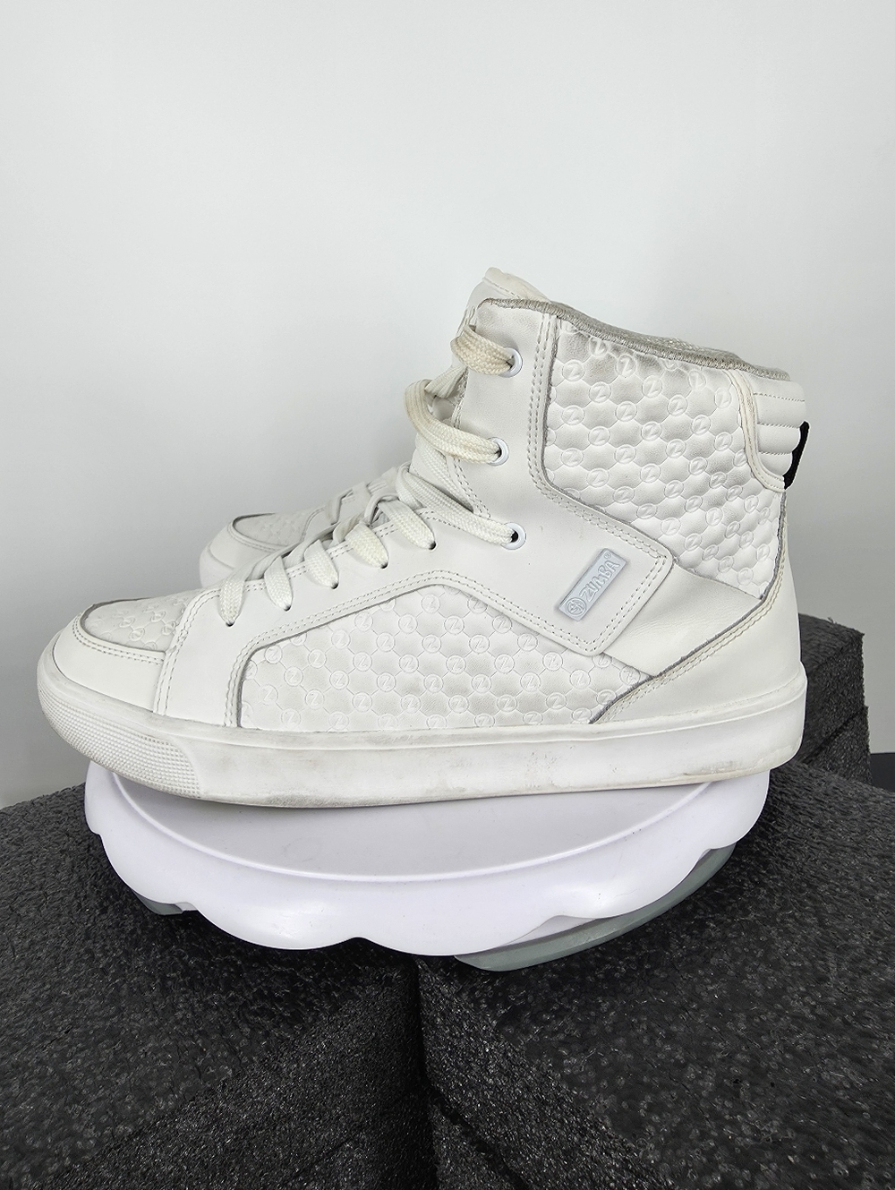 Zumba Street Boss White High Top Dance Sneakers Womens 12 Quilted A1F00040-WHTE